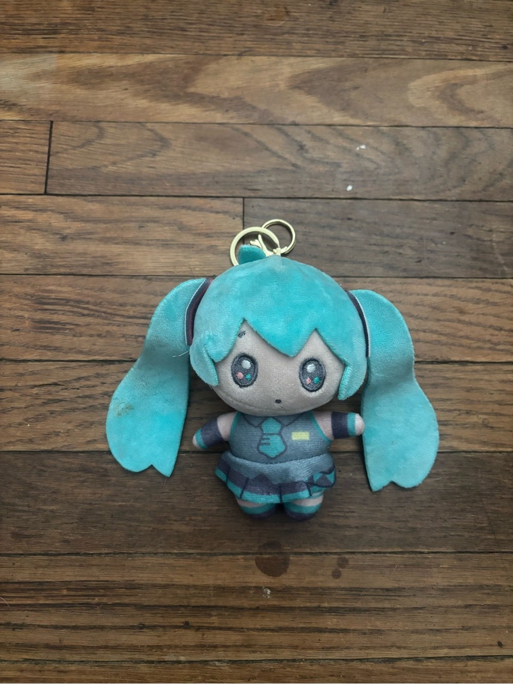 hatsune miku keychain